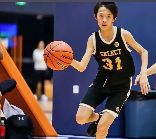 男孩身高已, 将来要进C, 球迷们激动 男孩身高已, 将来要进C, 球迷们激动